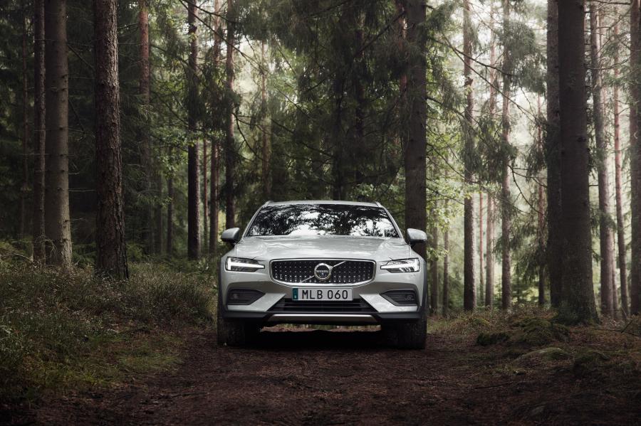  Volvo V60 T5 Cross Country 2018 года  (WW) (фото 24 из 44)